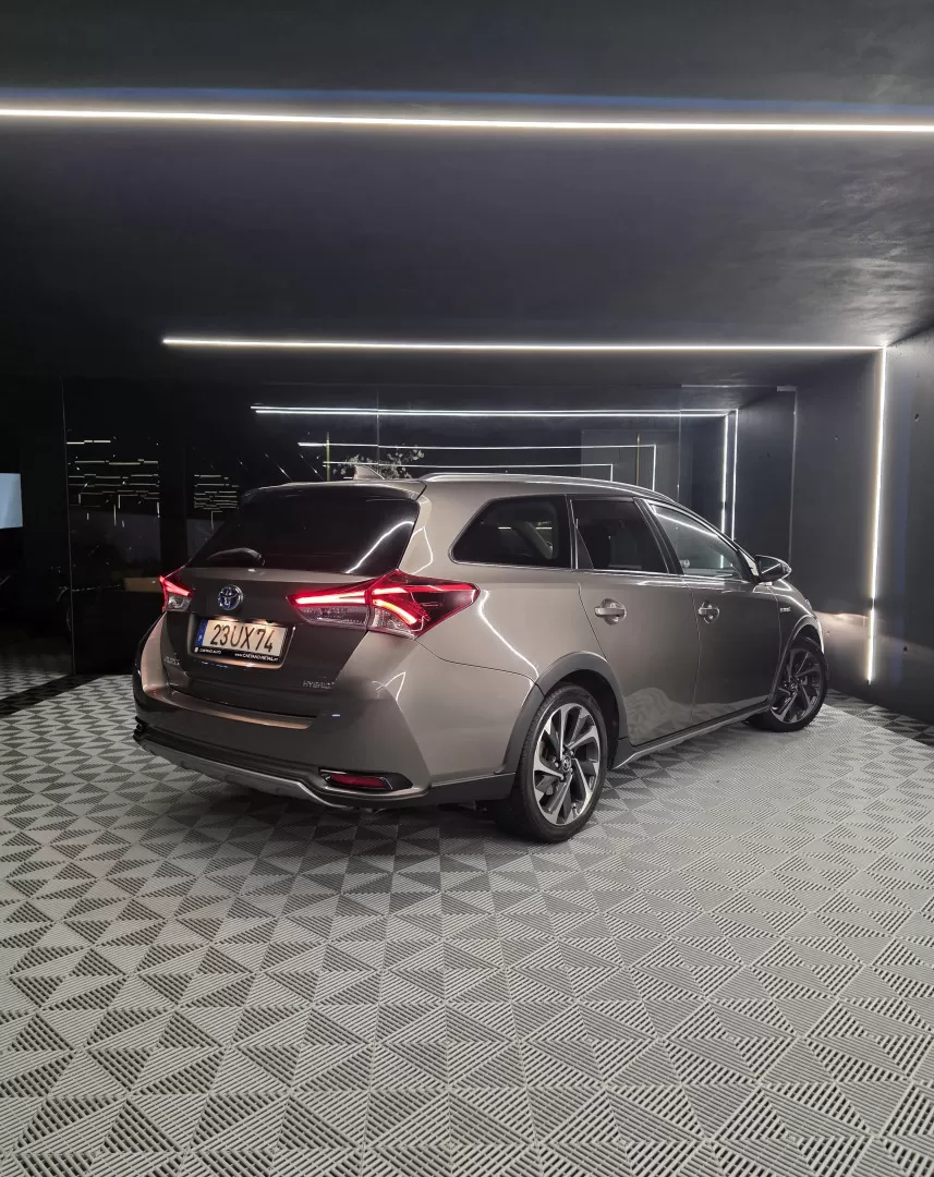 Toyota Auris Touring Sports 1.8 HSD Comfort +P.Techno+P.Sport - foto 4