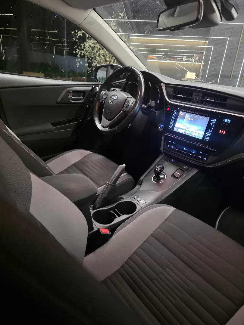 Toyota Auris Touring Sports 1.8 HSD Comfort +P.Techno+P.Sport - foto 6