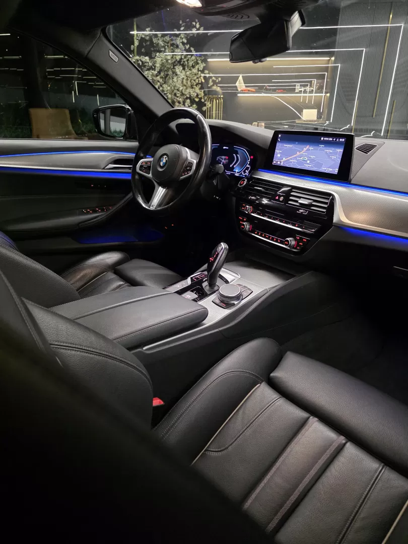 BMW 530 e Pack Desportivo M - foto 3