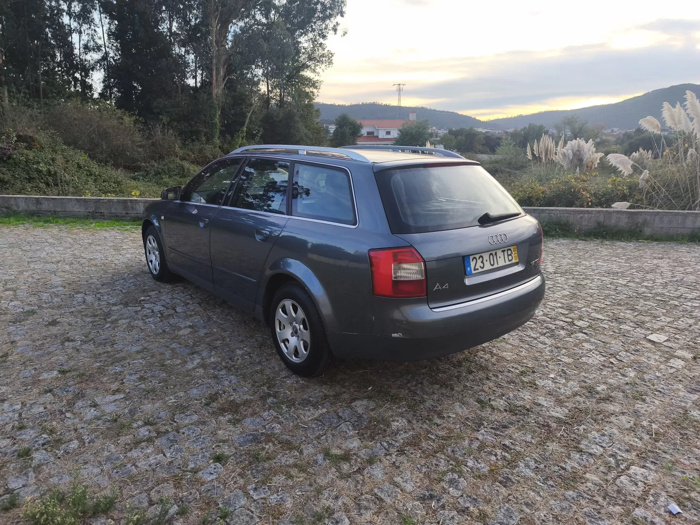 Audi A4 Avant Confortline - foto 3