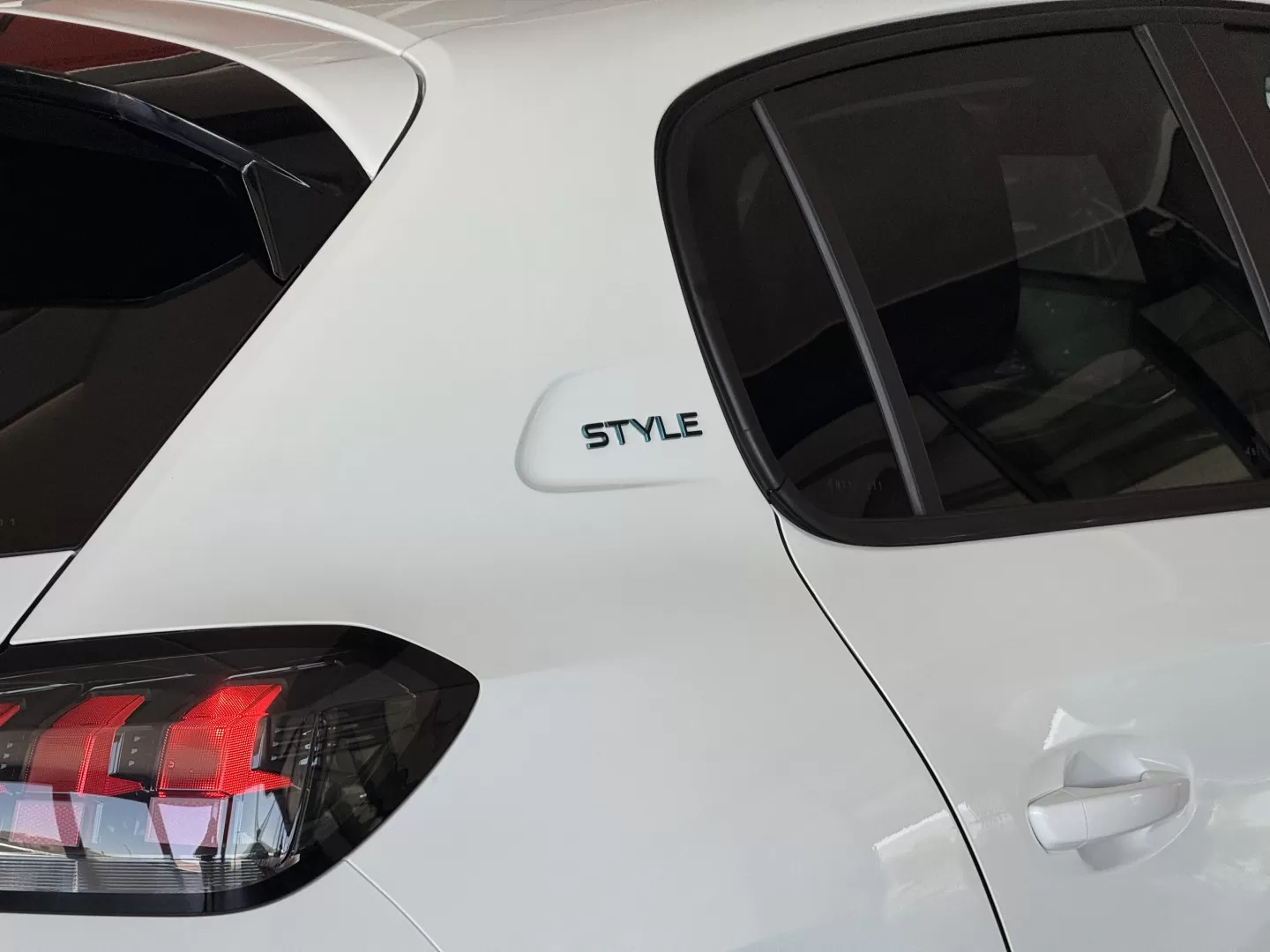 Peugeot 208 1.2 PureTech Style - foto 8