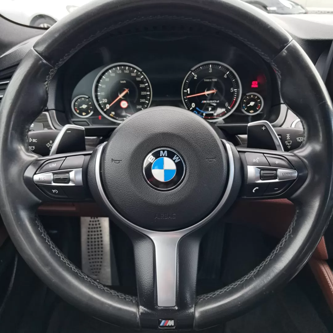 BMW M550d xDrive Auto - foto 8