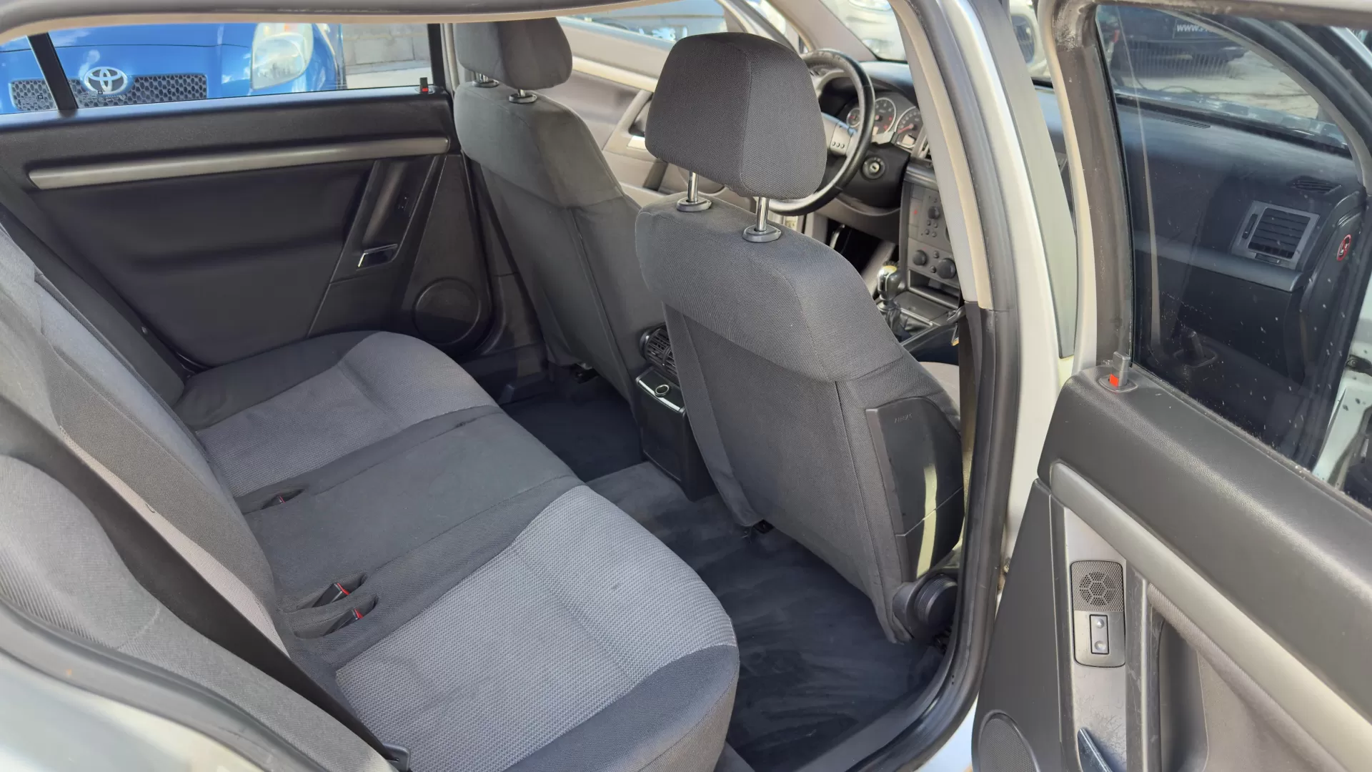 Opel Vectra Caravan 1.9 CDTi Executive - foto 8