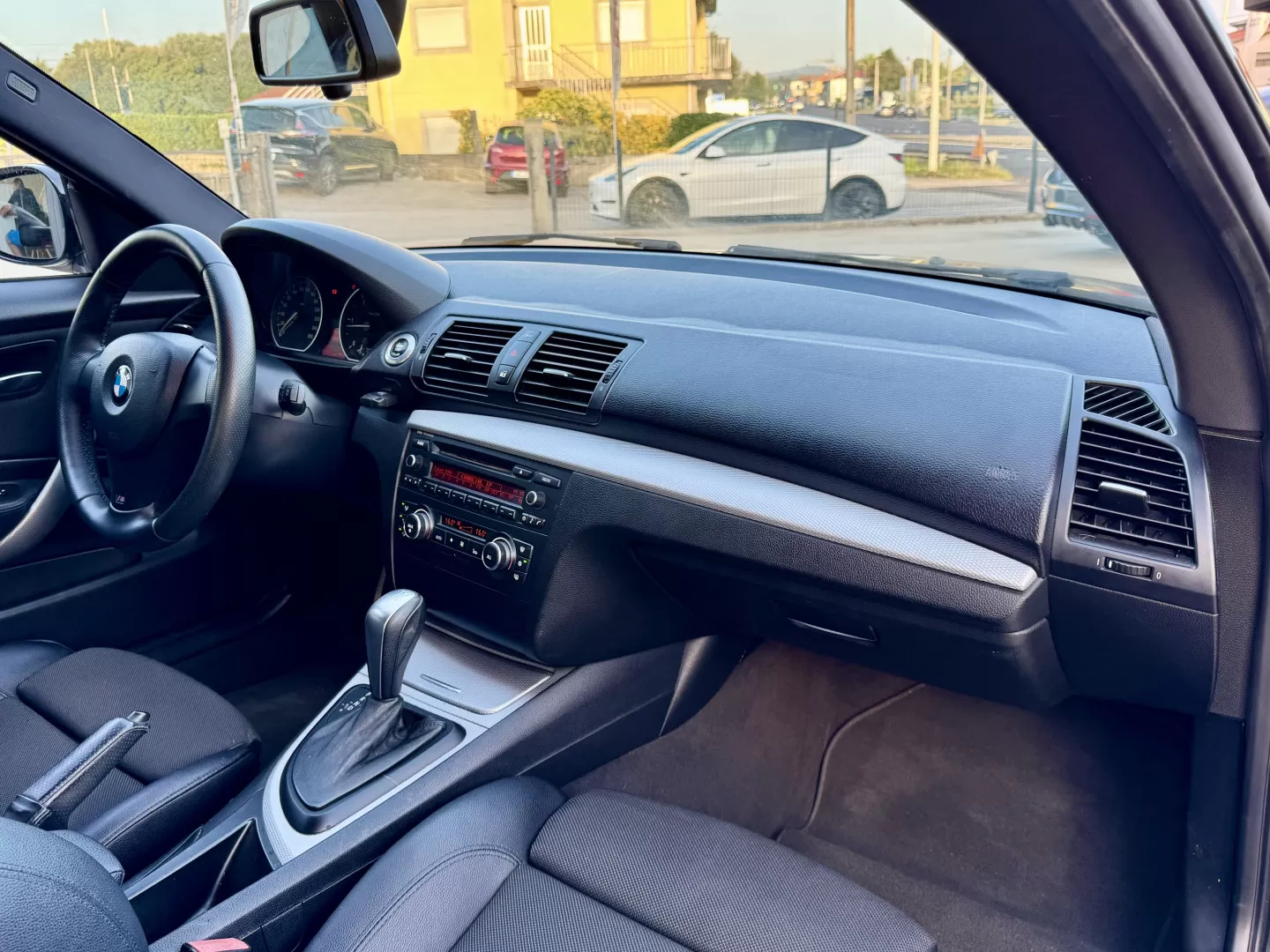 BMW 120 d Aut. Limited Edition Lifestyle c/ M Sport Pack - foto 8