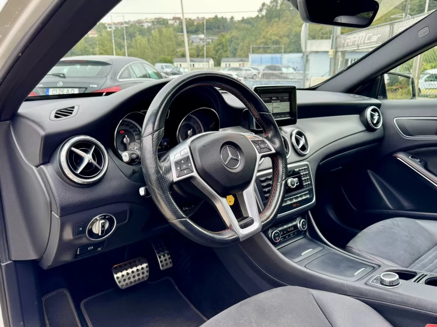 Mercedes-Benz GLA 220 CDI 7G-DCT AMG Line - foto 5