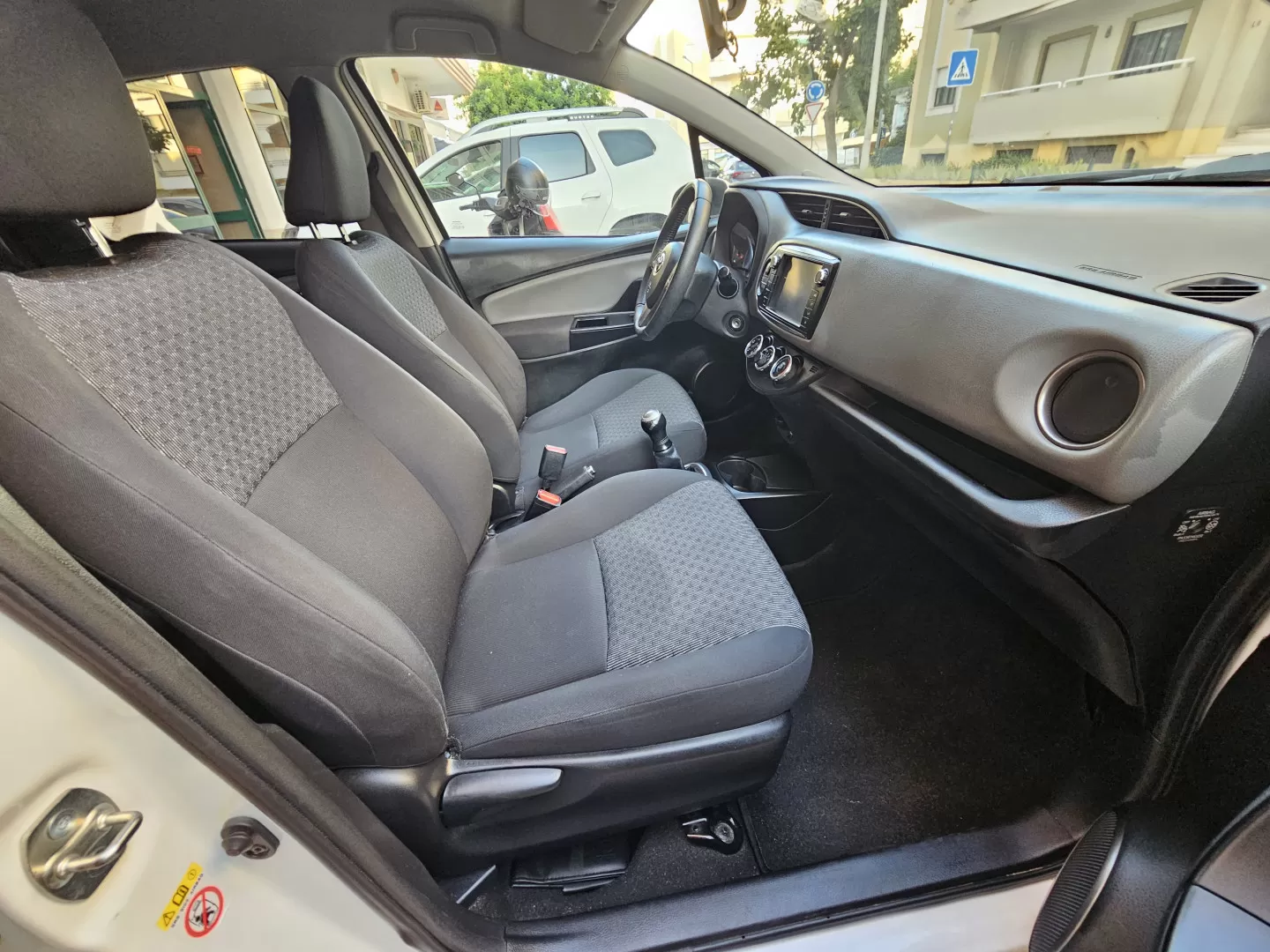Toyota Yaris 1.0 VVT-i Comfort - foto 6