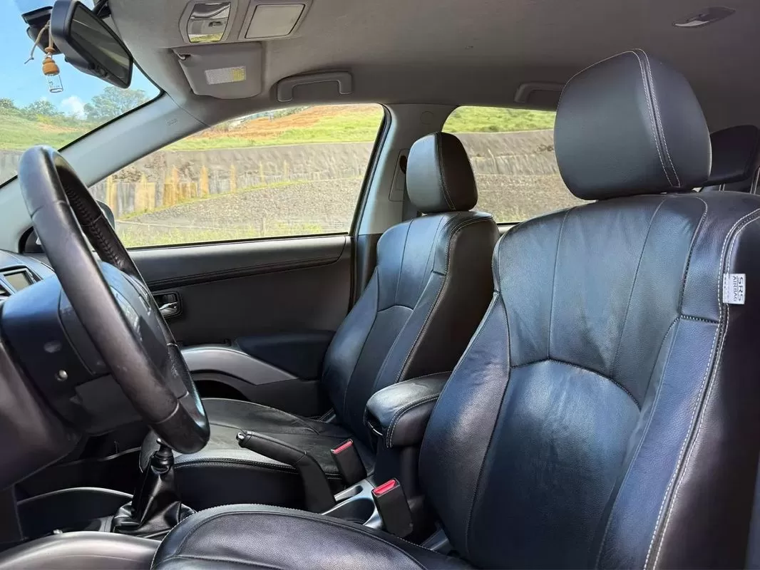 Mitsubishi Outlander 2.2 DI-D Instyle Navi - foto 6