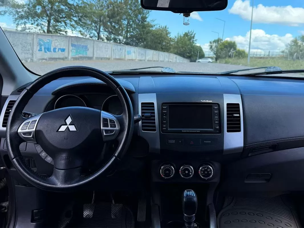 Mitsubishi Outlander 2.2 DI-D Instyle Navi - foto 8