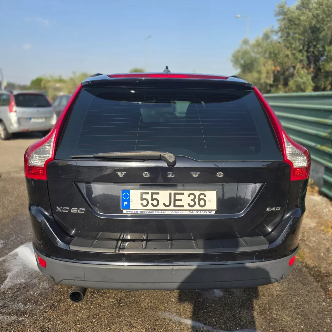 Volvo XC 60 2.4 D Momentum Geartronic - foto 2