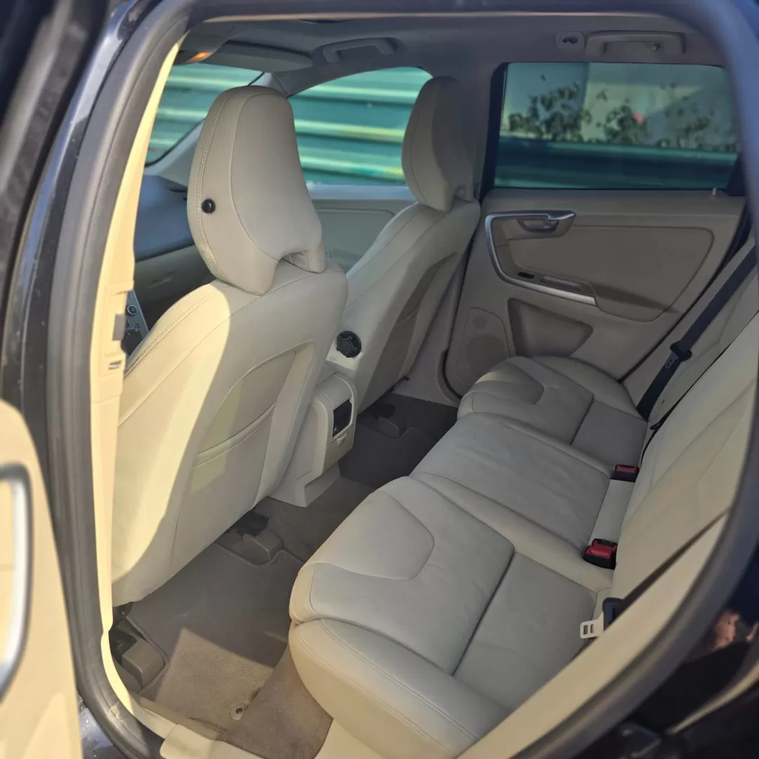 Volvo XC 60 2.4 D Momentum Geartronic - foto 8