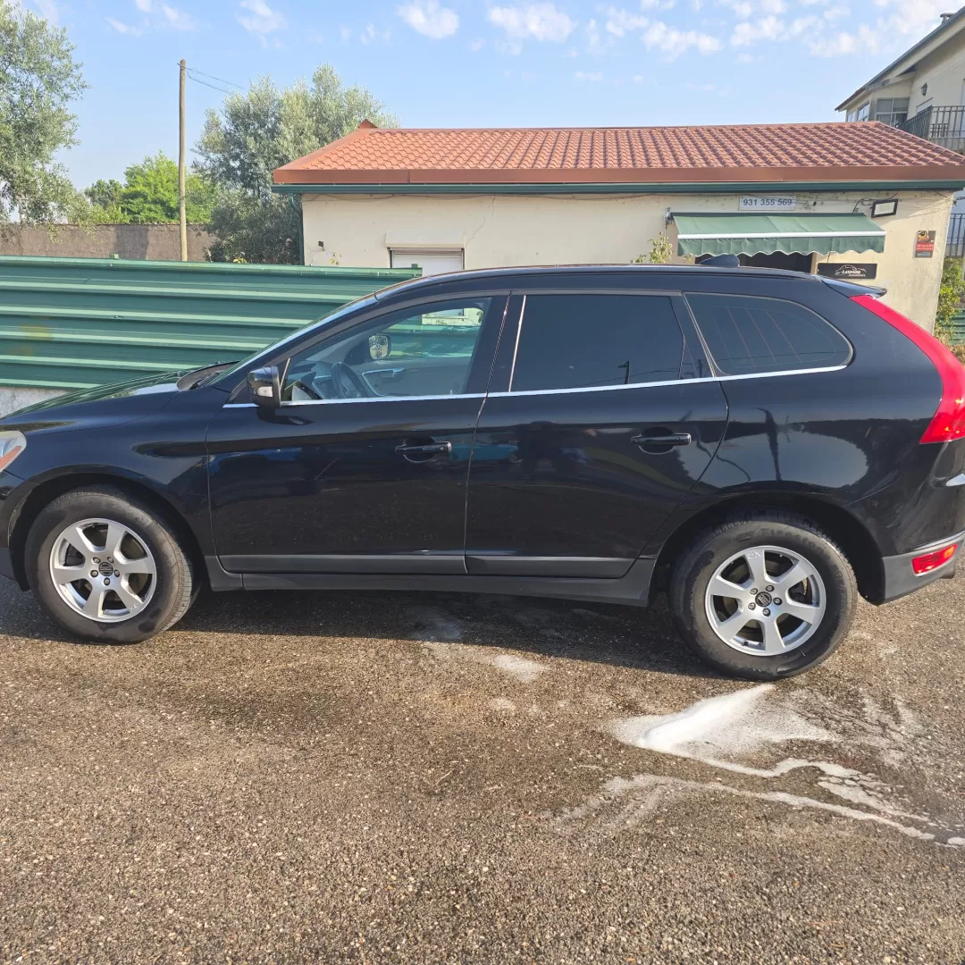 Volvo XC 60 2.4 D Momentum Geartronic - foto 3