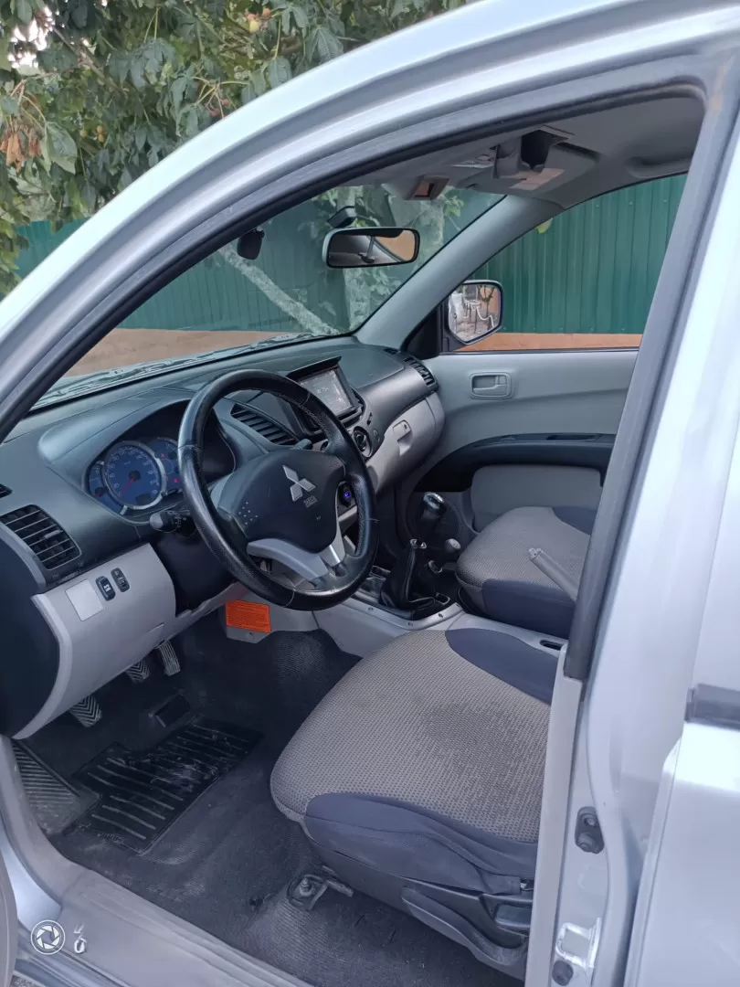 Mitsubishi L200 2.5 DI-D CD Invite 4WD - foto 2