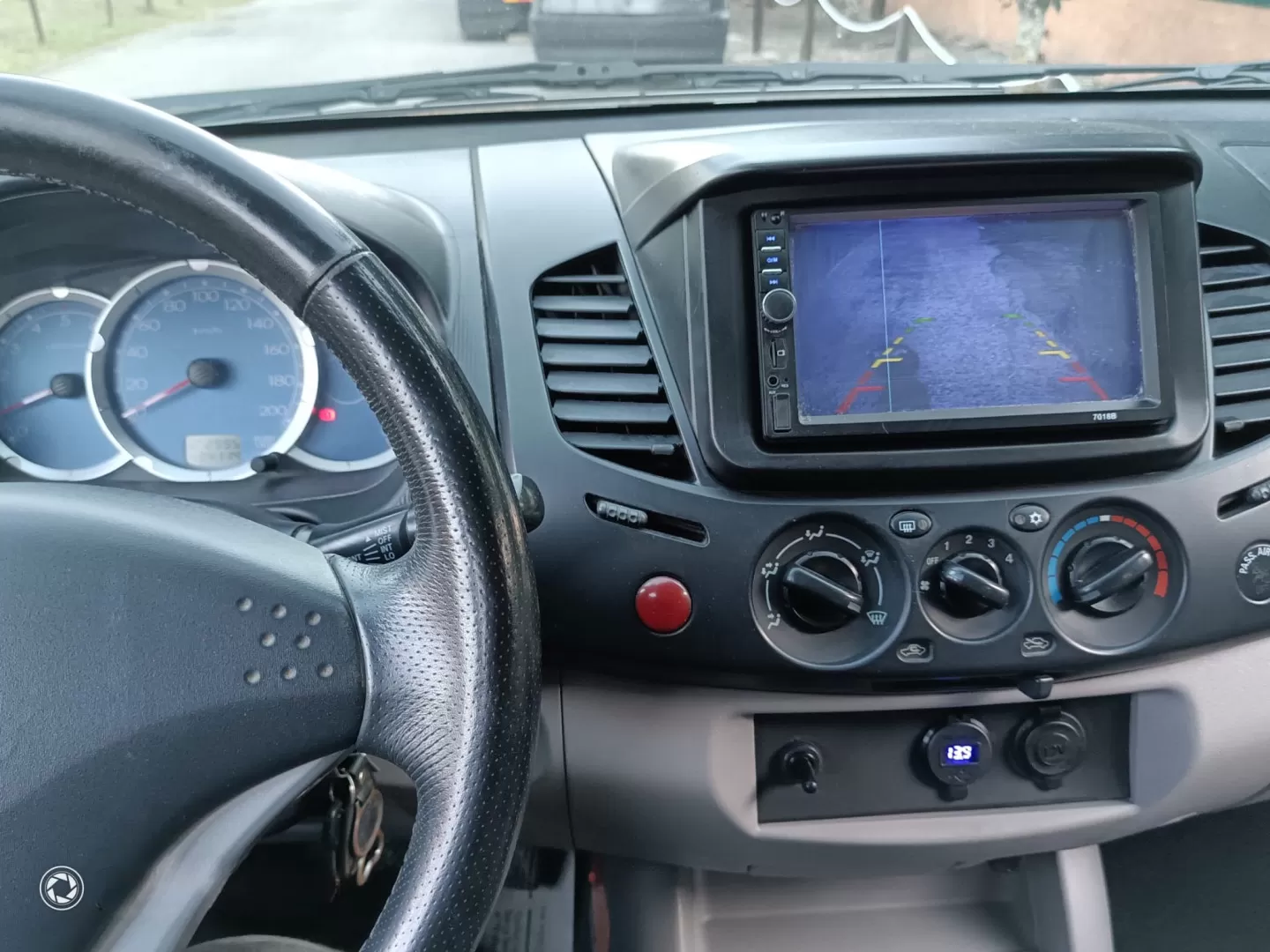 Mitsubishi L200 2.5 DI-D CD Invite 4WD - foto 3