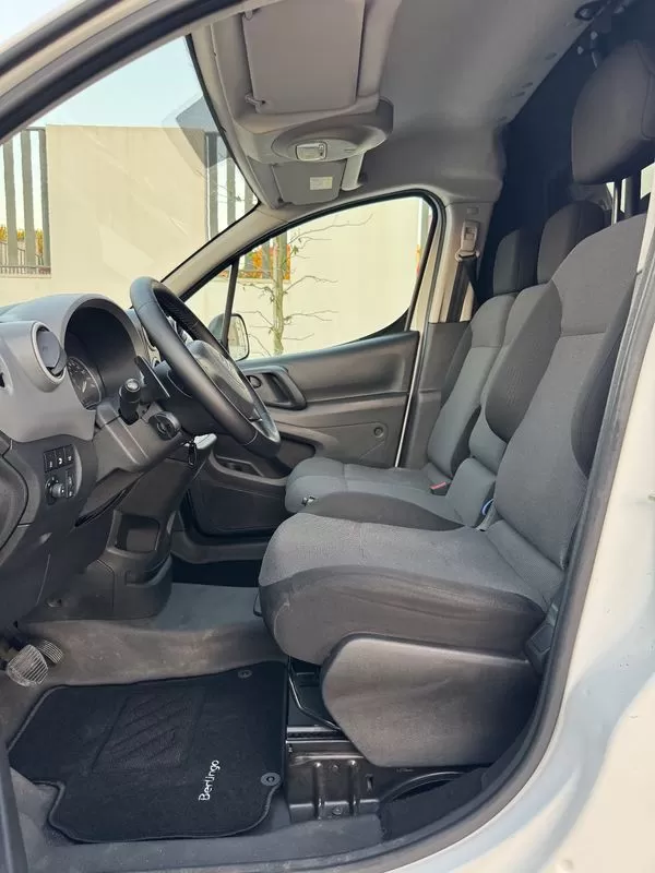 Citroën  BERLINGO 1.6 Hdi / CX.AUTOMATICA / 3 LUGARES / GARANTIA - foto 4