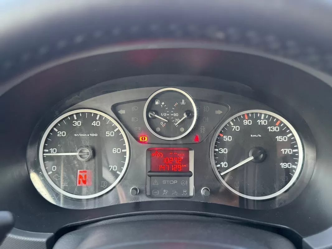 Citroën  BERLINGO 1.6 Hdi / CX.AUTOMATICA / 3 LUGARES / GARANTIA - foto 8