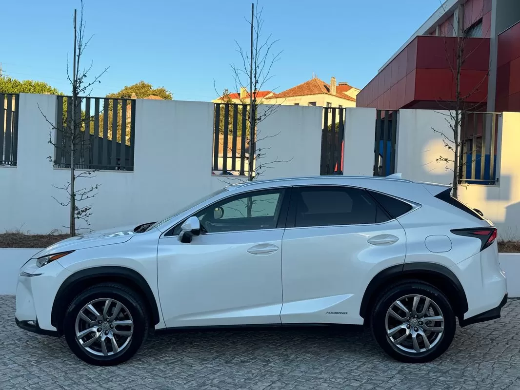 Lexus NX 300h Executive - foto 5