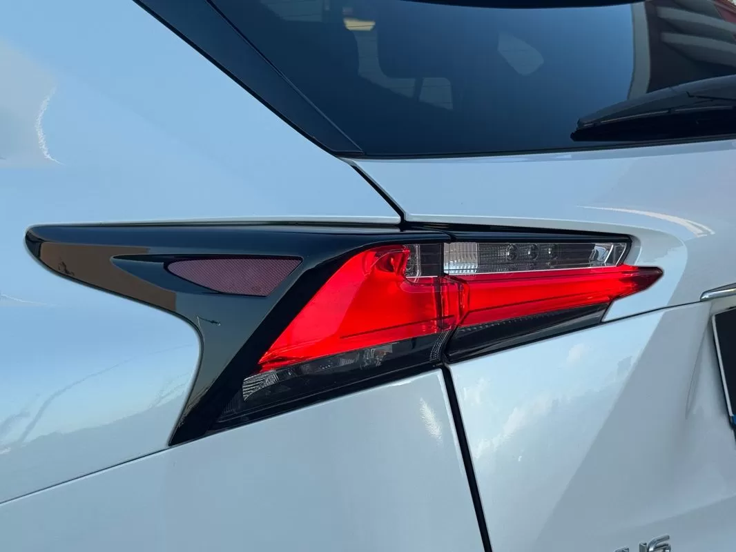 Lexus NX 300h Executive - foto 8