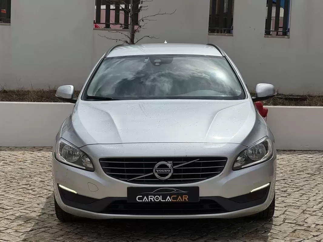 Volvo V60 1.6 D2 Momentum Eco Powershift - foto 2