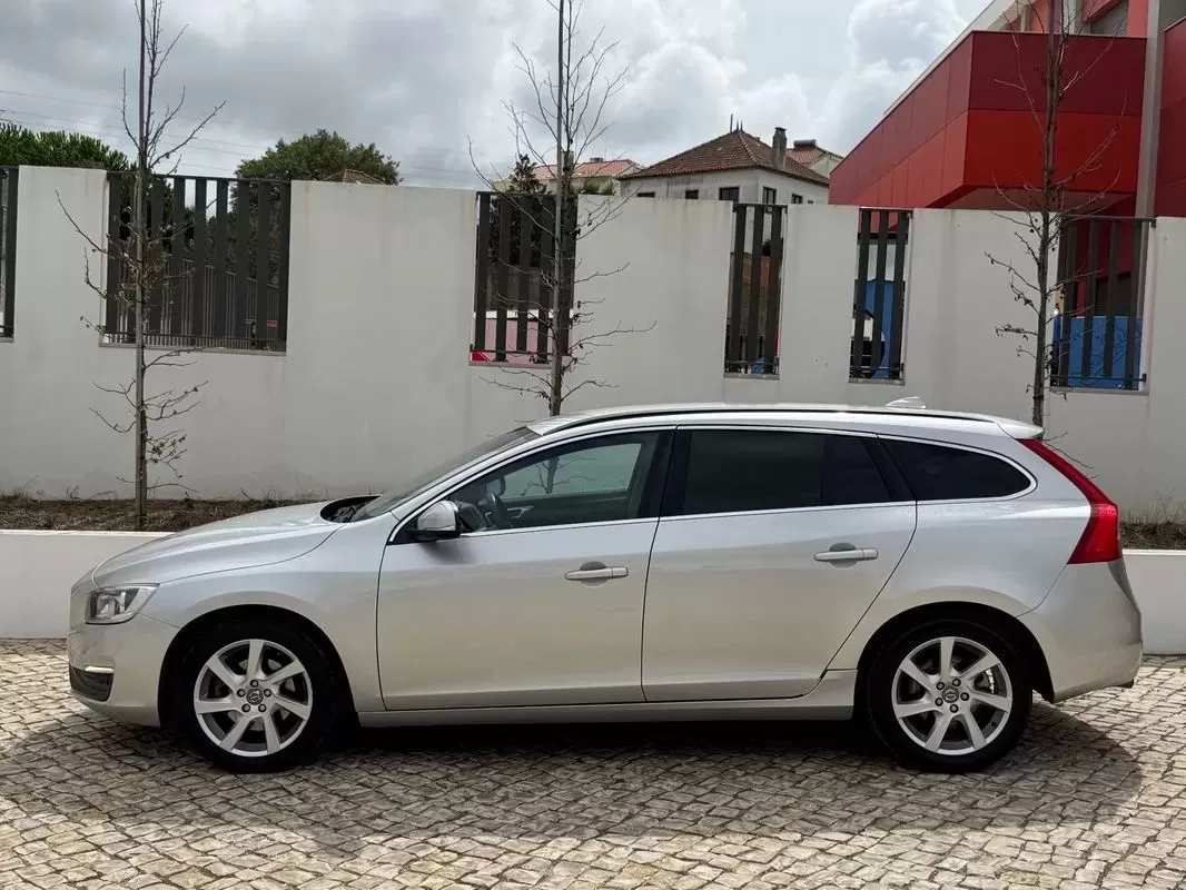 Volvo V60 1.6 D2 Momentum Eco Powershift - foto 4