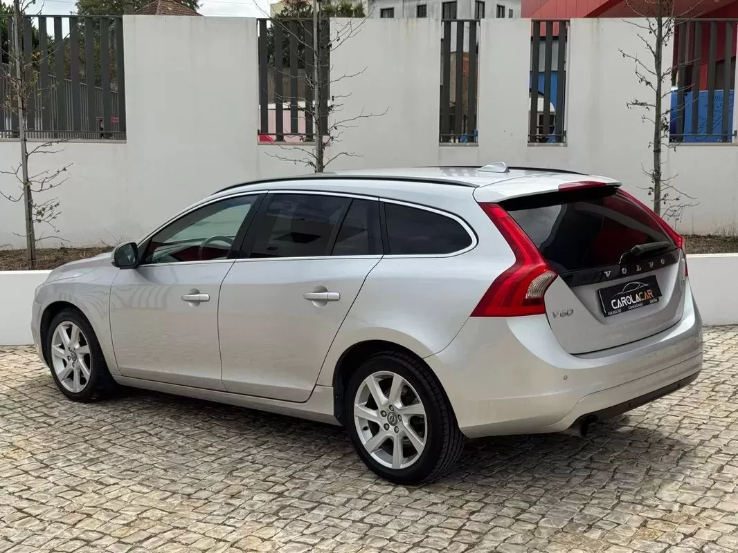 Volvo V60 1.6 D2 Momentum Eco Powershift - foto 5