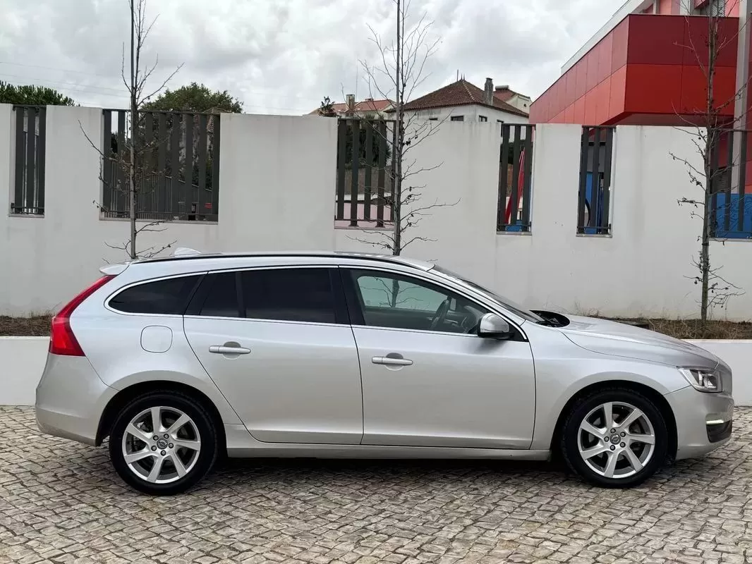 Volvo V60 1.6 D2 Momentum Eco Powershift - foto 8