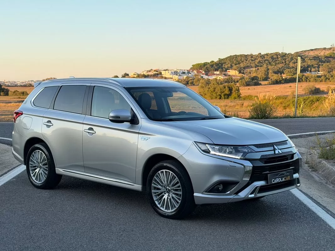 Mitsubishi Outlander  2 0 Intense Navi