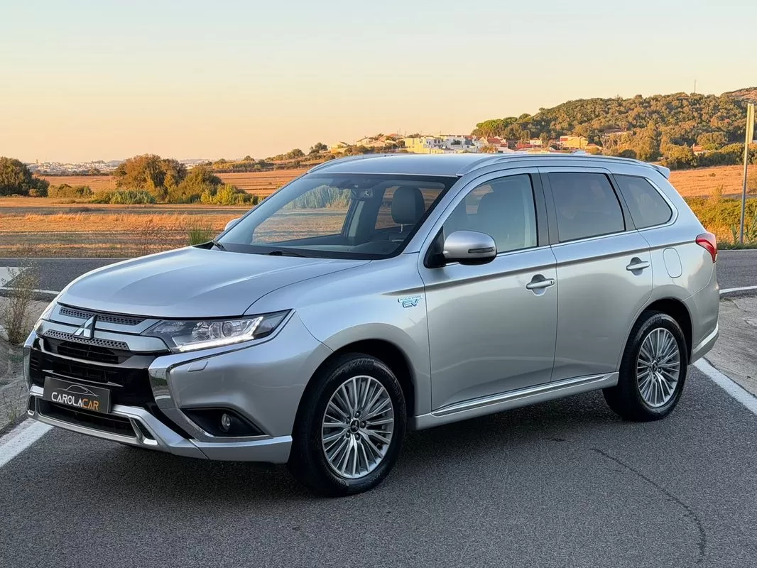 Mitsubishi Outlander  2 0 Intense Navi - foto 5