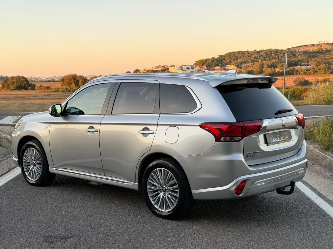 Mitsubishi Outlander  2 0 Intense Navi - foto 6