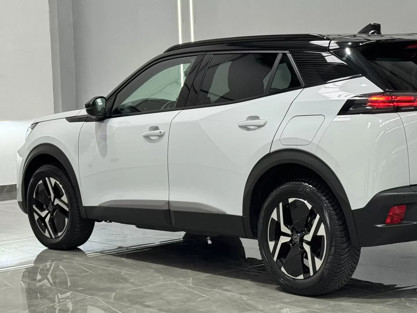 Peugeot 2008 1.2 PureTech GT Pack EAT8 - foto 8