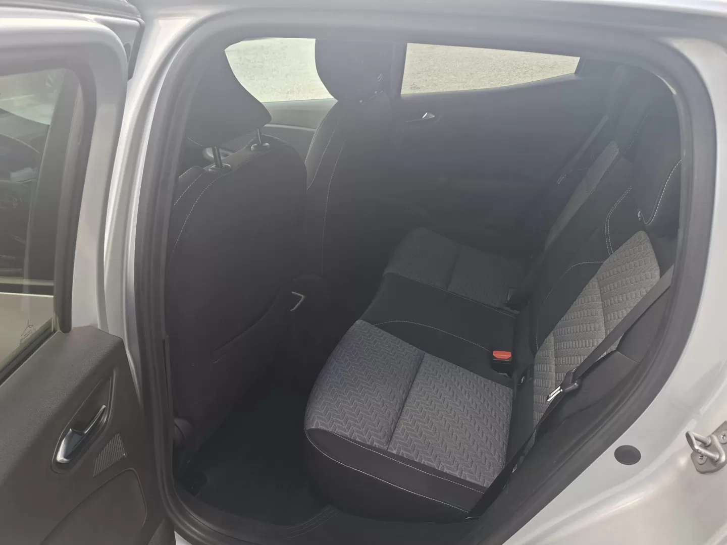 Renault Clio 1.0 TCe Evolution - foto 5