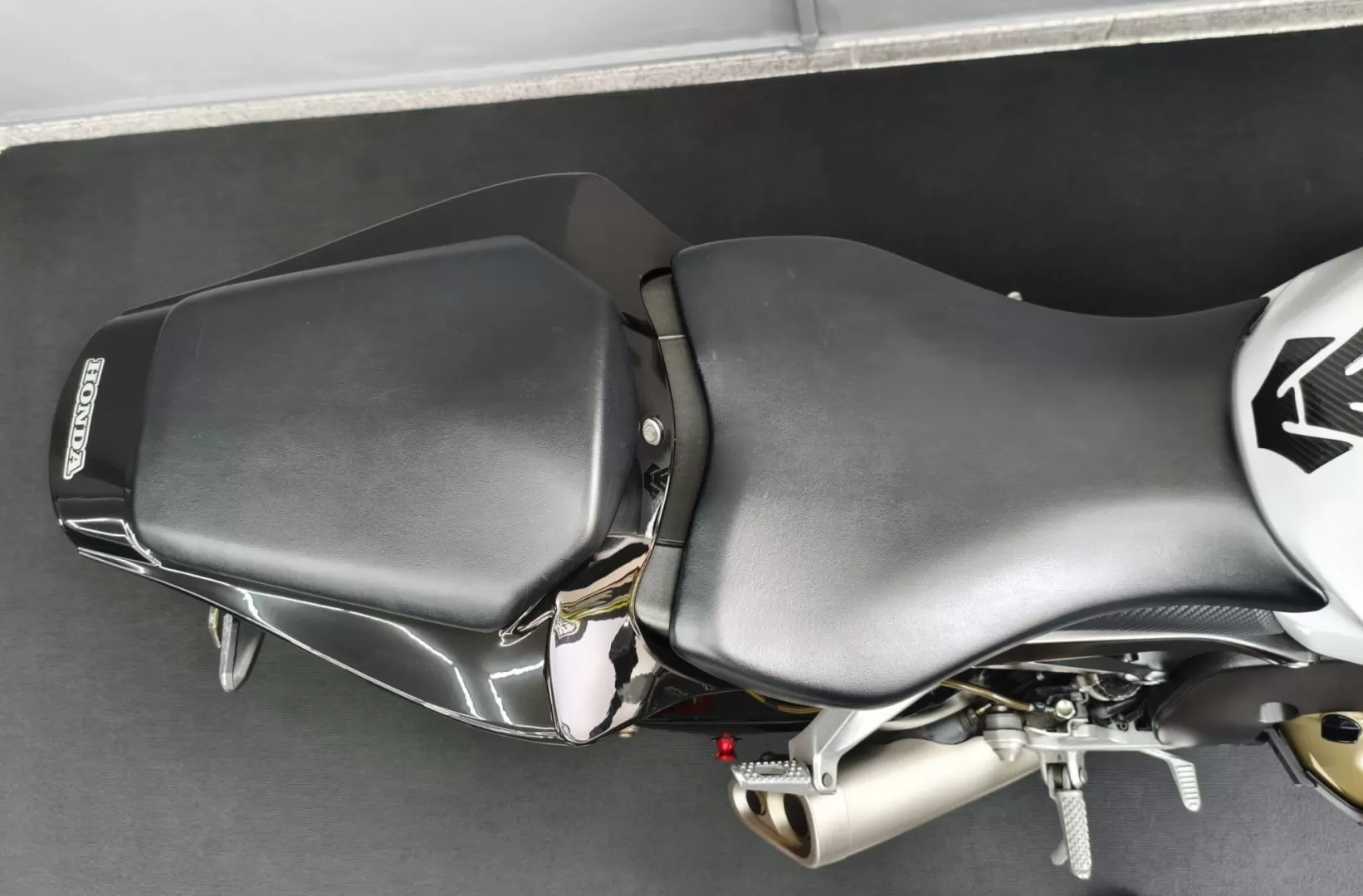 Honda CBR 1000 RR - foto 6