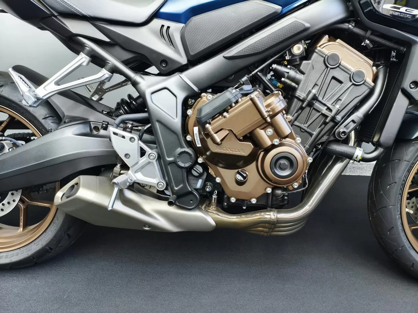 Honda CB 650R Eclutch - foto 5