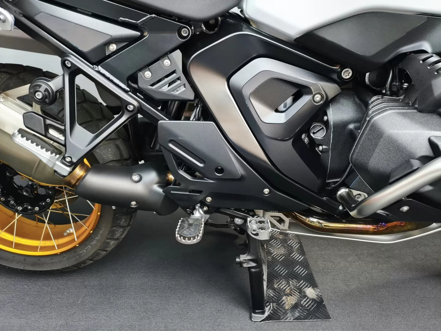 BMW R 1300 GS Adventure Trophy - foto 5