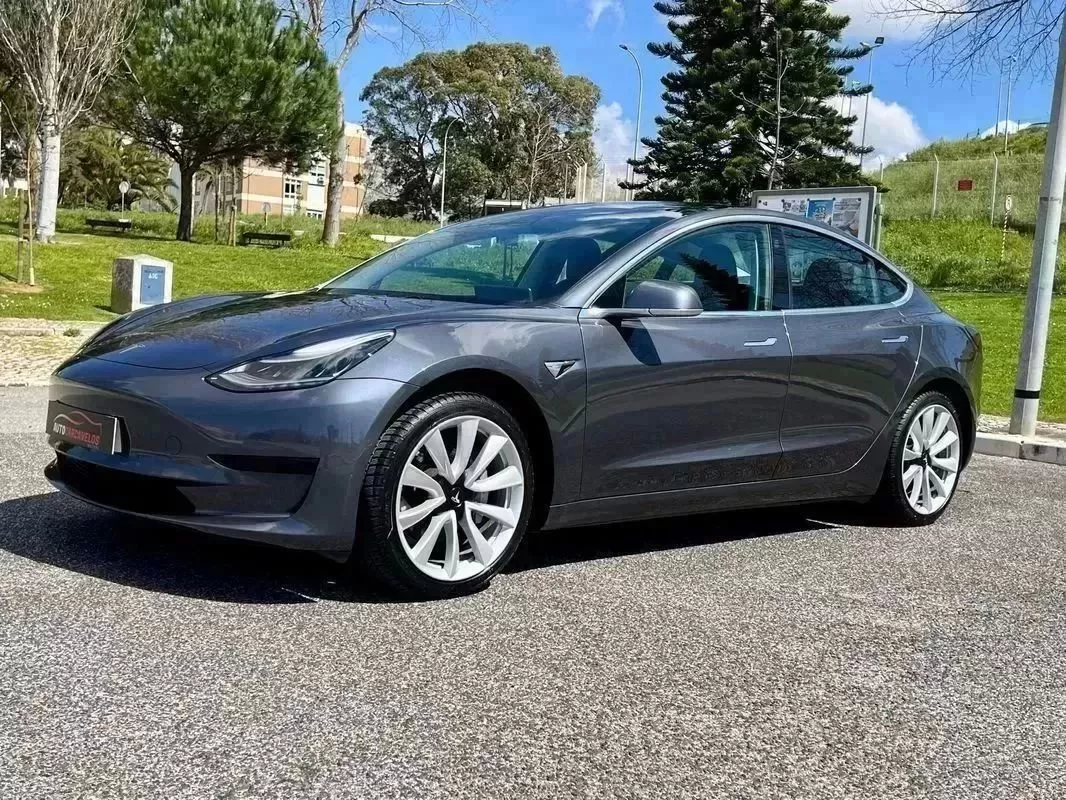 Tesla Model 3 - foto 2