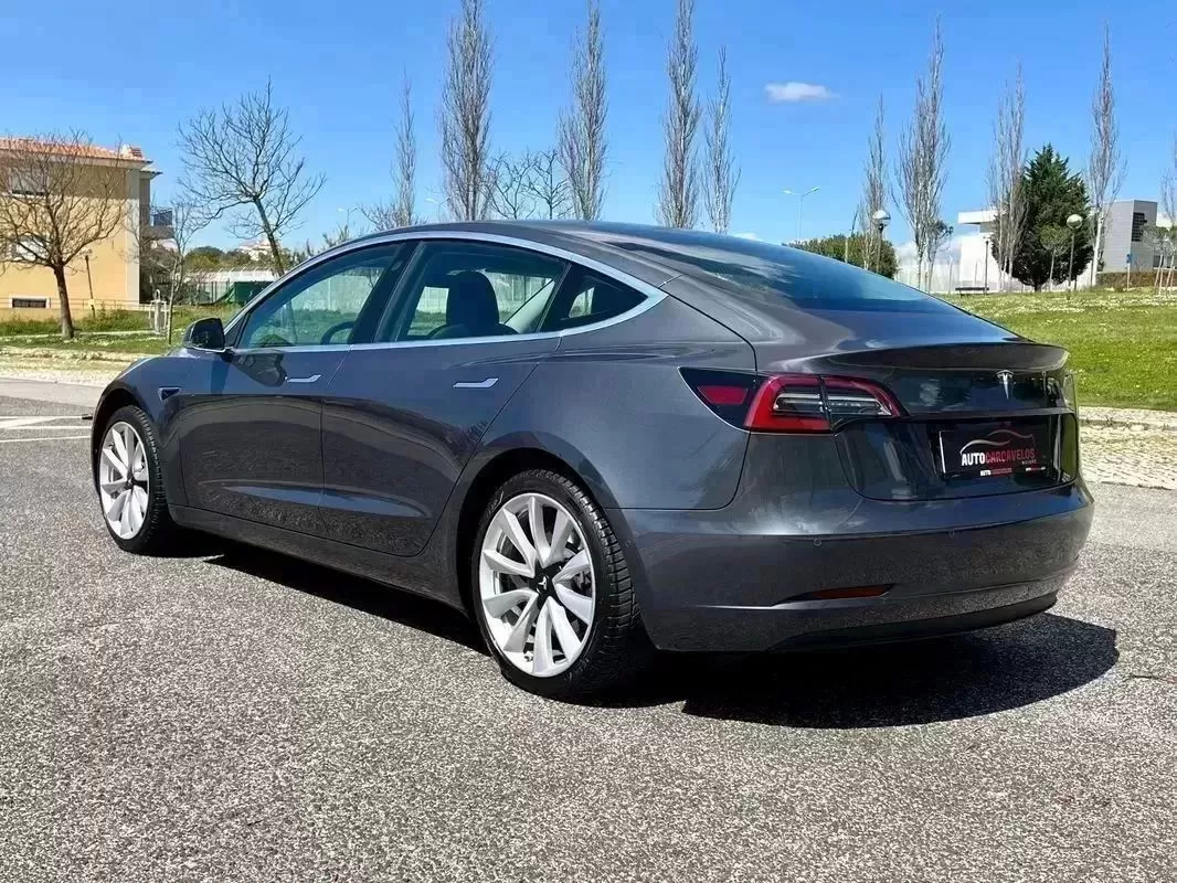 Tesla Model 3 - foto 6