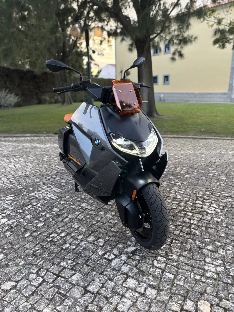 BMW CE 04 Megellan grey metallic