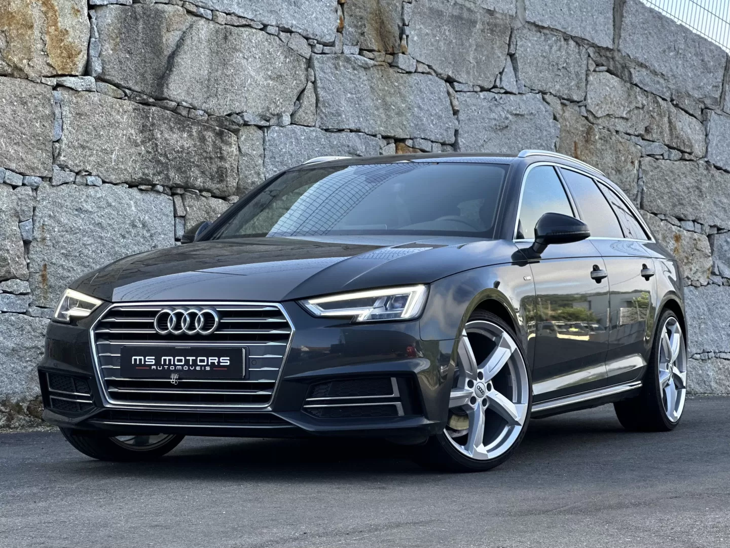 Audi A4 Avant 2.0 TDI S-line