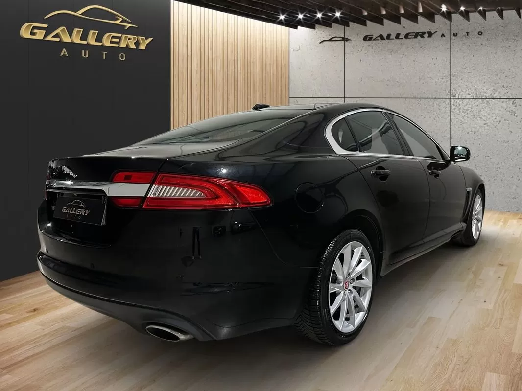 Jaguar XF 2.2 D Premium Luxury - foto 3