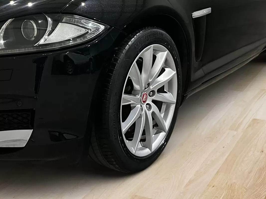 Jaguar XF 2.2 D Premium Luxury - foto 6