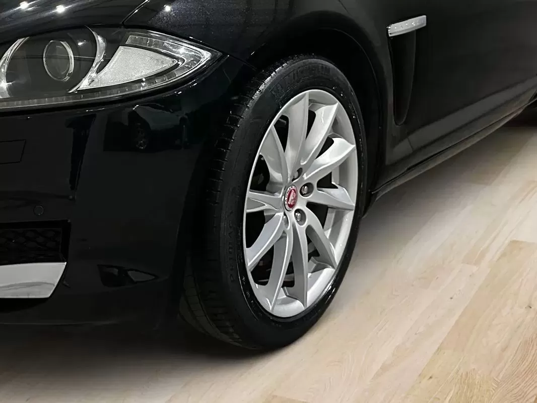 Jaguar XF 2.2 D Premium Luxury - foto 6