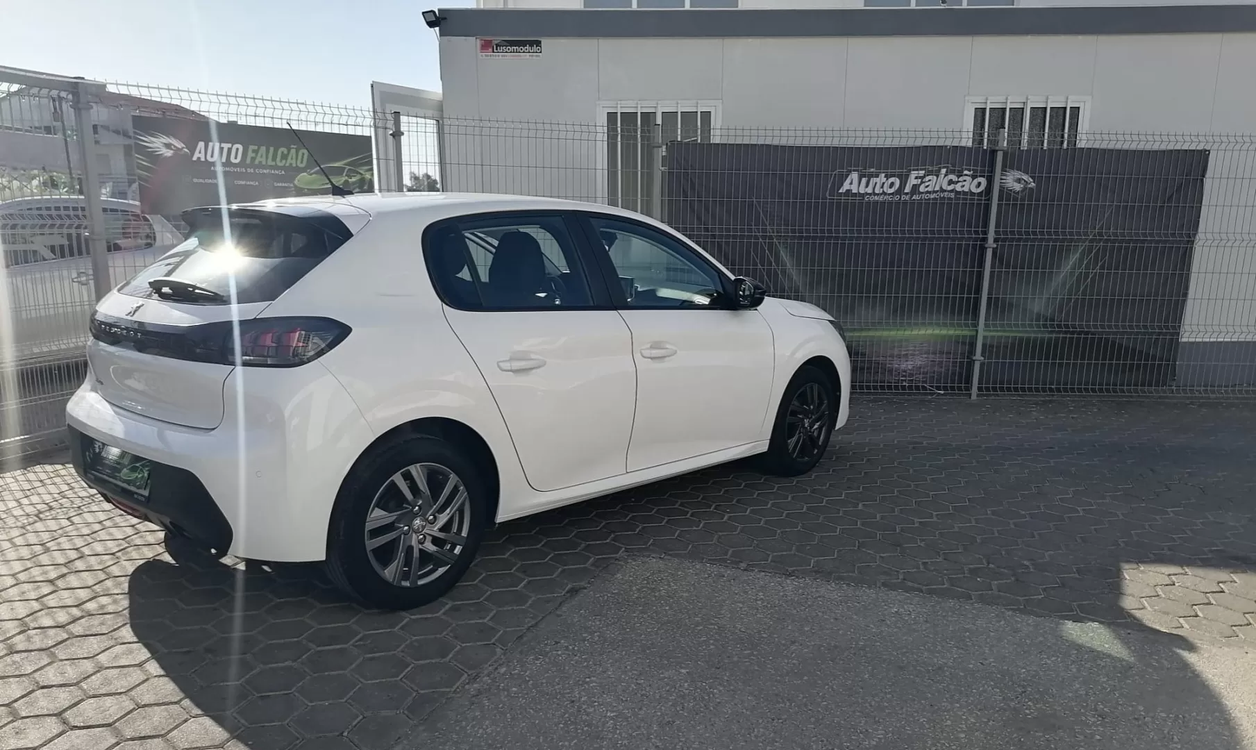 Peugeot 208 - foto 6