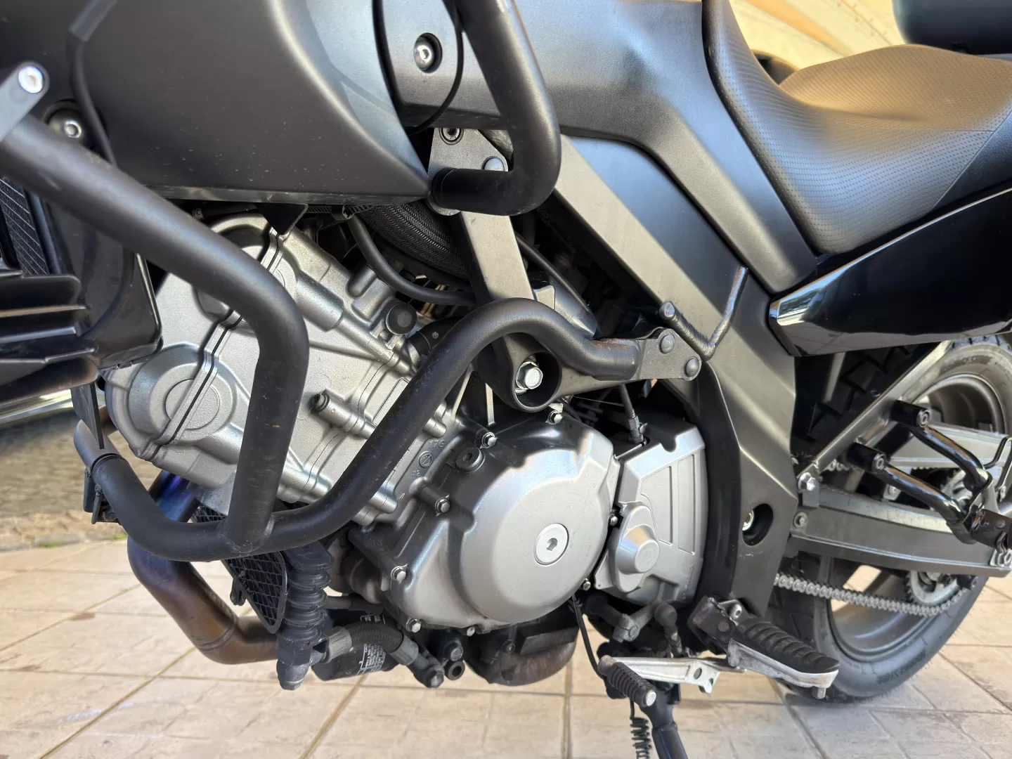 Suzuki DL V-Strom 650 - foto 8