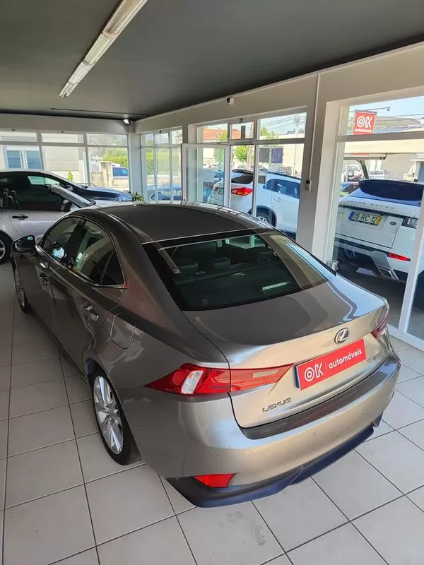 Lexus IS 300H Executive+ - foto 8