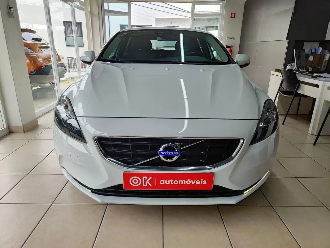 Volvo V40  D2 Momentum - foto 3