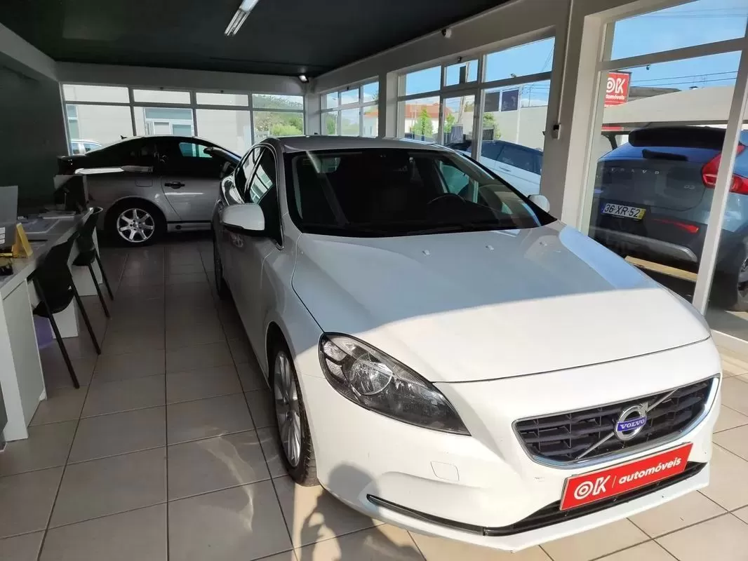 Volvo V40 1.6 D2 Momentum - foto 2