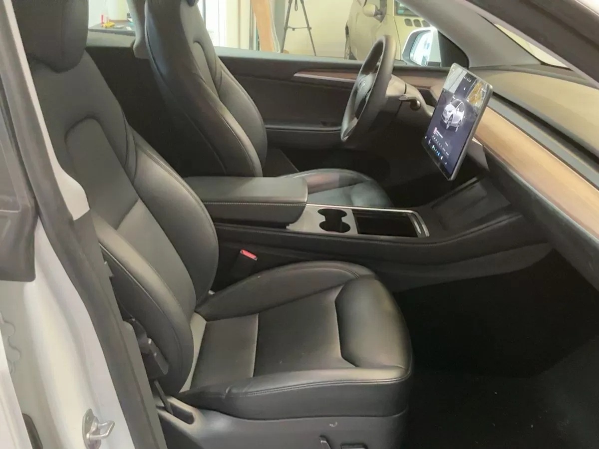 Tesla Model Y Standard Long Range RWD - foto 3
