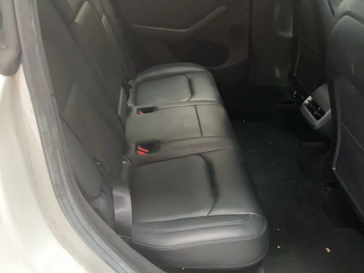 Tesla Model Y Standard Long Range RWD - foto 4