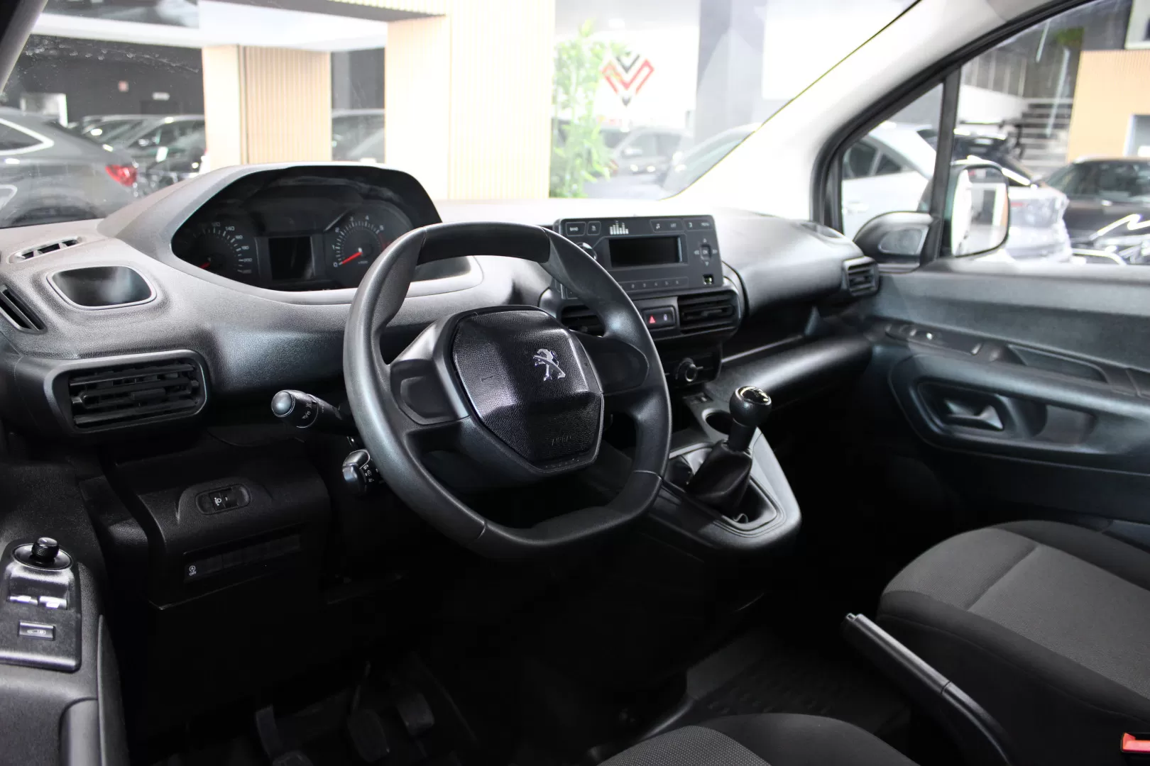 Peugeot  Partner 1.5 BlueHDi Pro Standard - foto 4