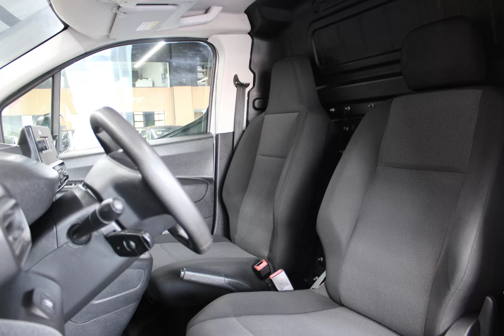 Peugeot  Partner 1.5 BlueHDi Pro Standard - foto 5