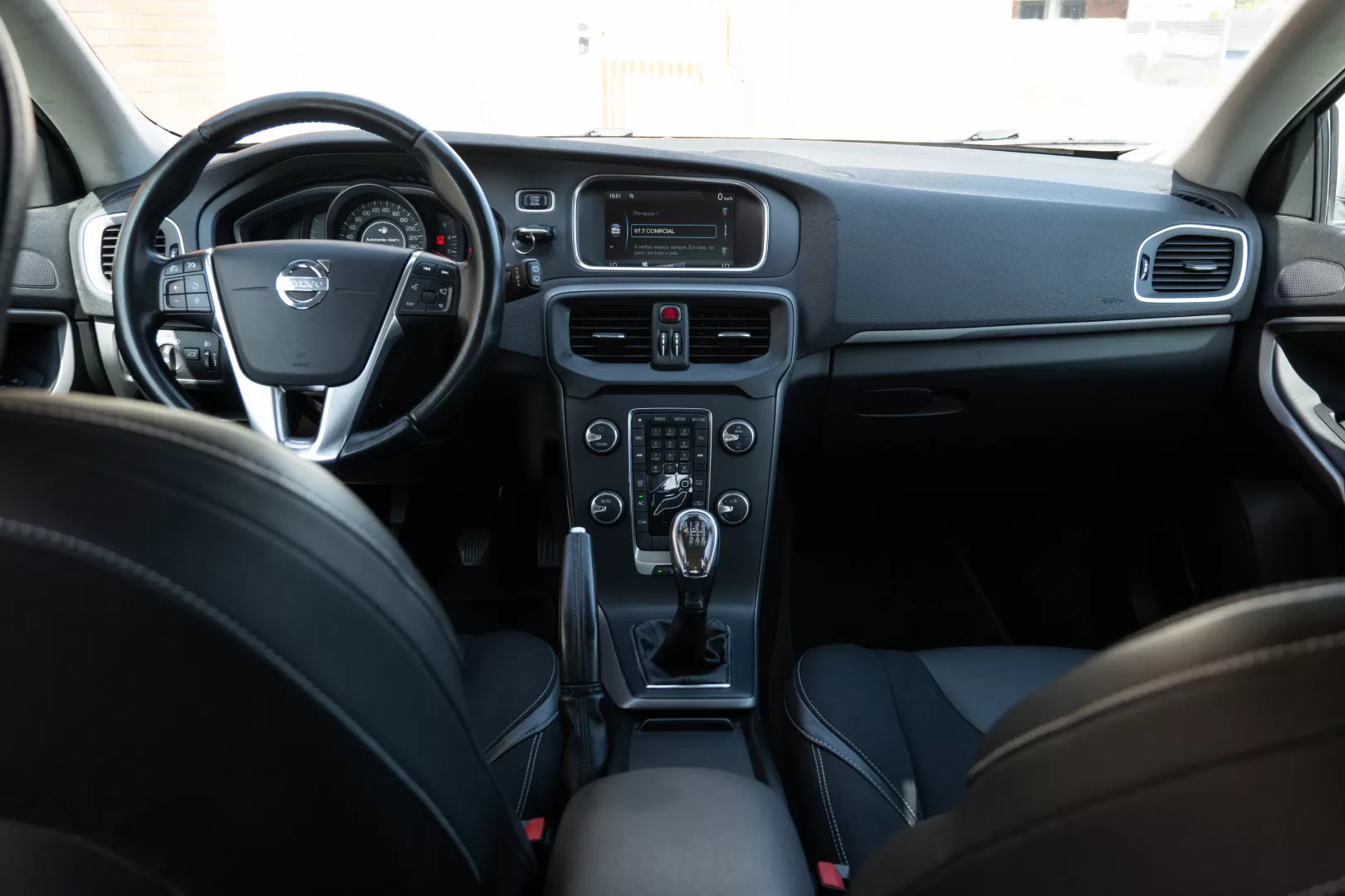 Volvo V40 1.6 D2 R-Design Momentum - foto 8